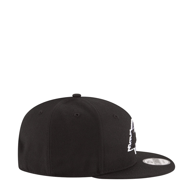 Black snapback cap with Lakers side emblem and curved brim