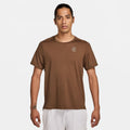 Men's Court Advantage Dri-FIT Tennis Top in Lt British Tan/Psychic Blue