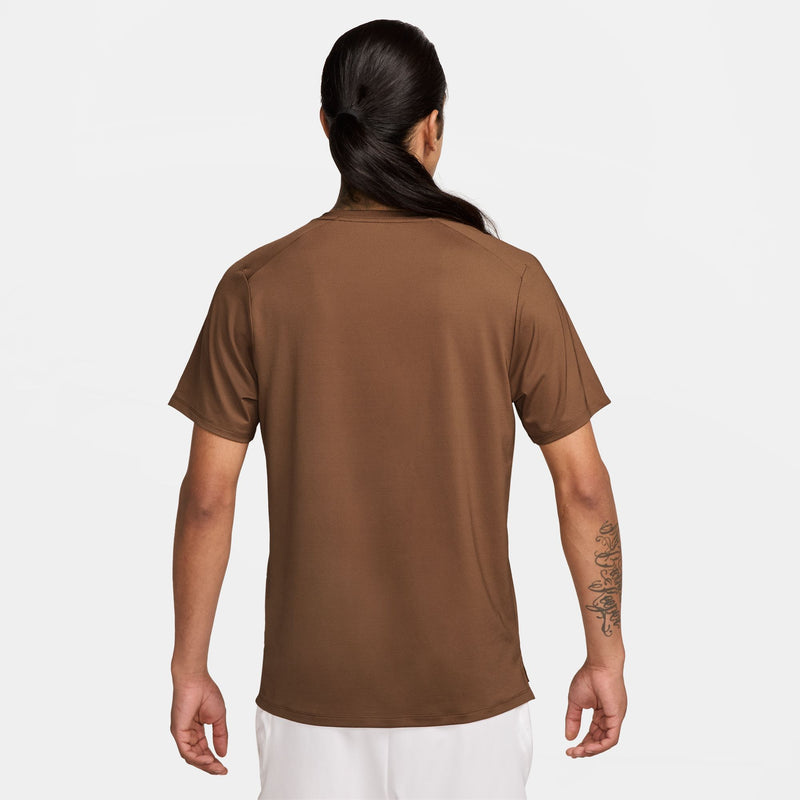 Men's Court Advantage Dri-FIT Tennis Top in Lt British Tan/Psychic Blue