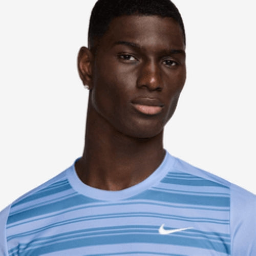 Men's Court Victory Dri-FIT Tennis Top in Aluminum/Blue Beyond/White