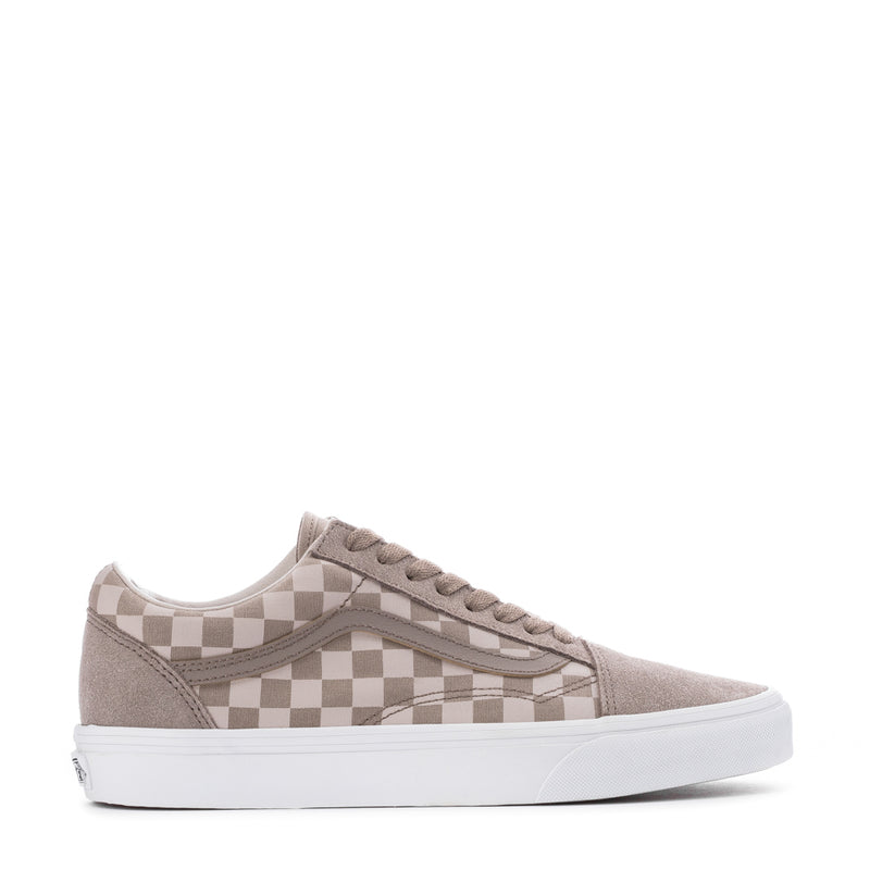 Men's low-top skate sneakers with beige checkerboard side panel and tan suede upper