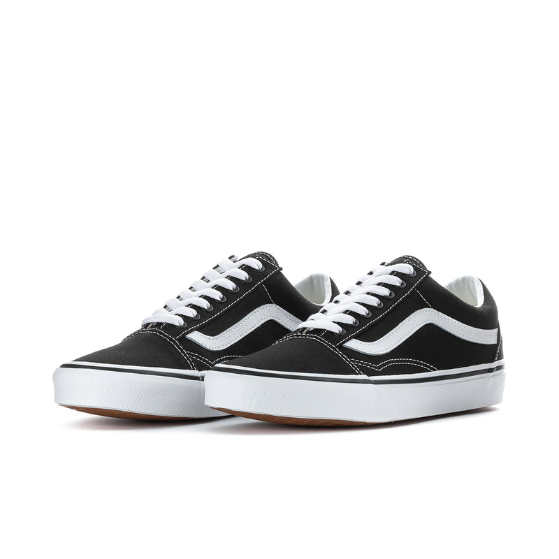 Men's black low-top sneakers, white laces and side stripe, gum sole