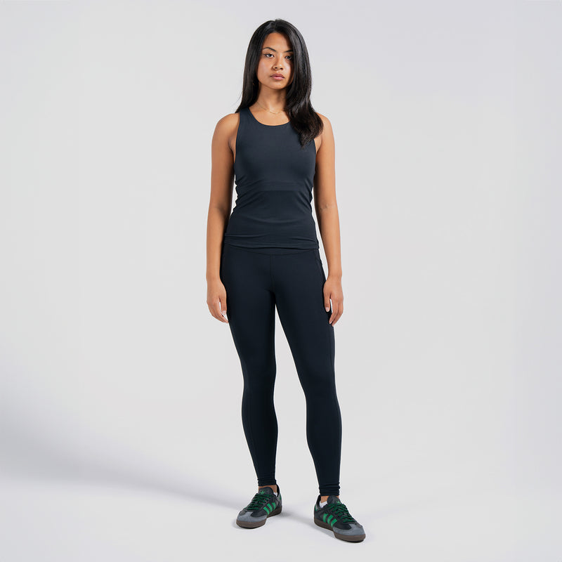 Women's black fitted leggings with side pockets and contoured seams