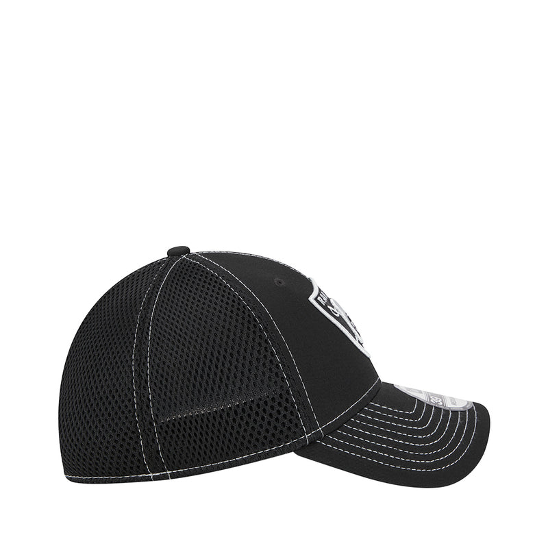 Junior black Raiders mesh side stretch-fit cap with curved stitched stripes