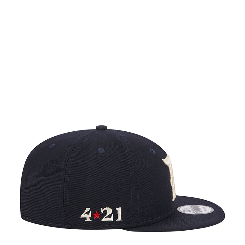 Navy junior baseball cap with embroidered 4*21 detail on front side