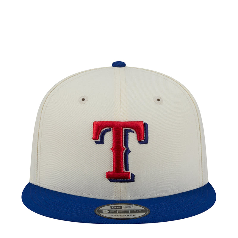 Two-tone baseball cap in light gray and blue, front red-and-blue T logo