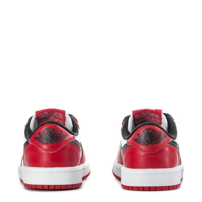 Kids low-top sneakers heel view in red with black laces and white midsole