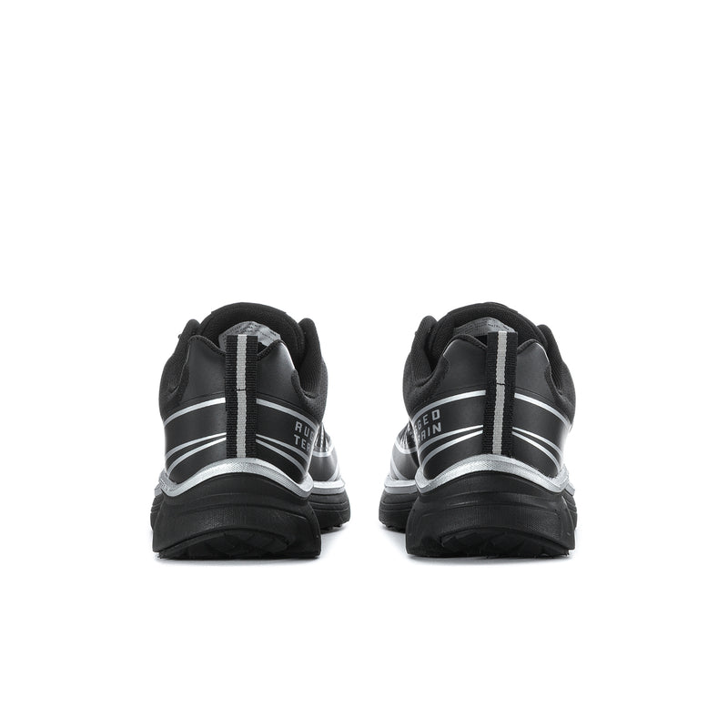 Black men's sneakers with rear support panel and silver side stripes, cushioned heel