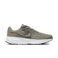 Men's running shoes in light gray with mesh upper, Nike swoosh, and white outsole