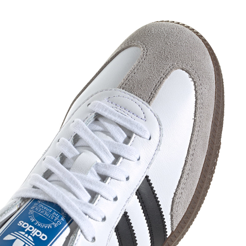 Men's Samba OG sneakers, close-up of toe and laces with white and gray suede overlays