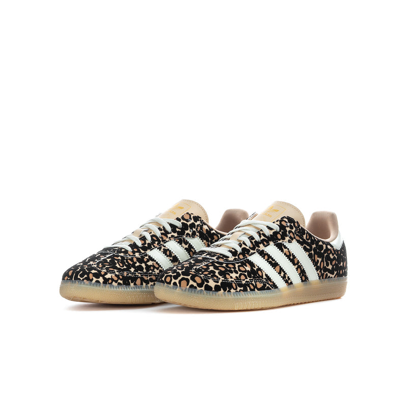 Youth sneaker in leopard print with white laces and adidas-style three stripes on side