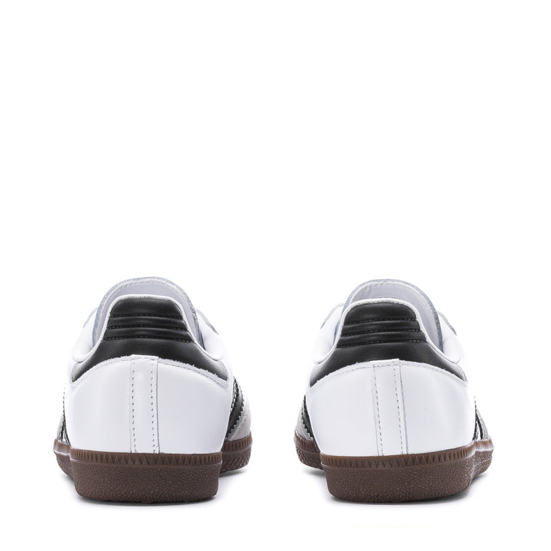 Samba OG youth sneakers heel view, white with black collar and gum outsole