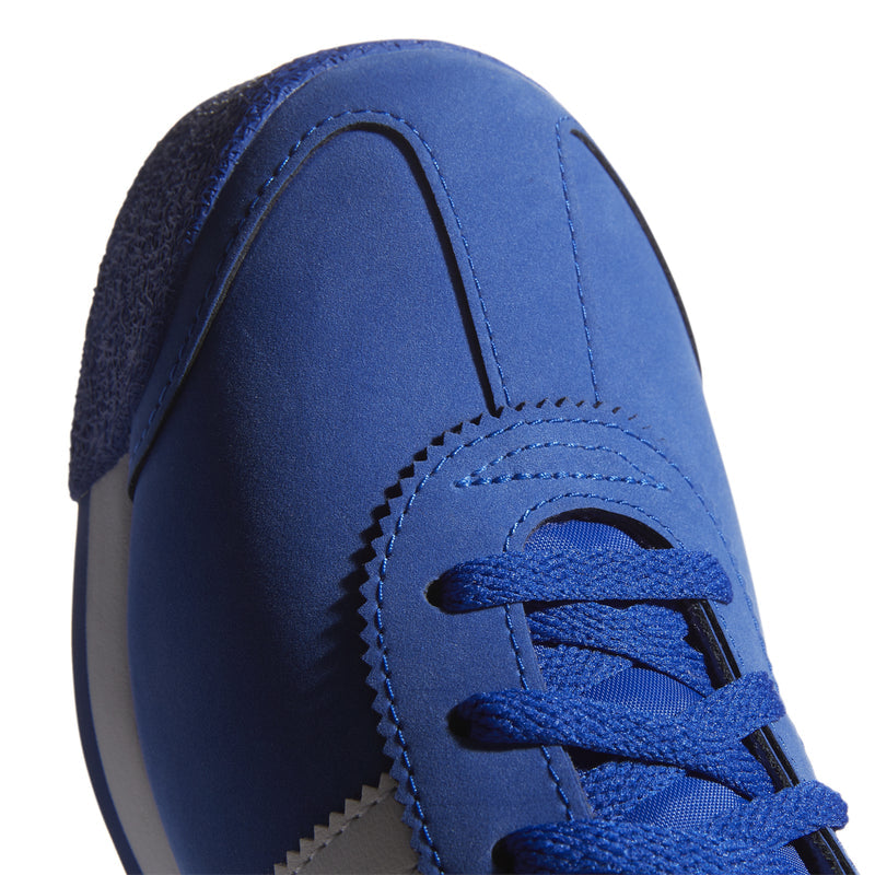 Men's Samoa sneakers, close-up blue suede with lace panel and stitching