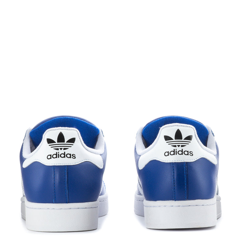 Men's Superstar II sneakers, heel view with adidas logo on blue-and-white back panels