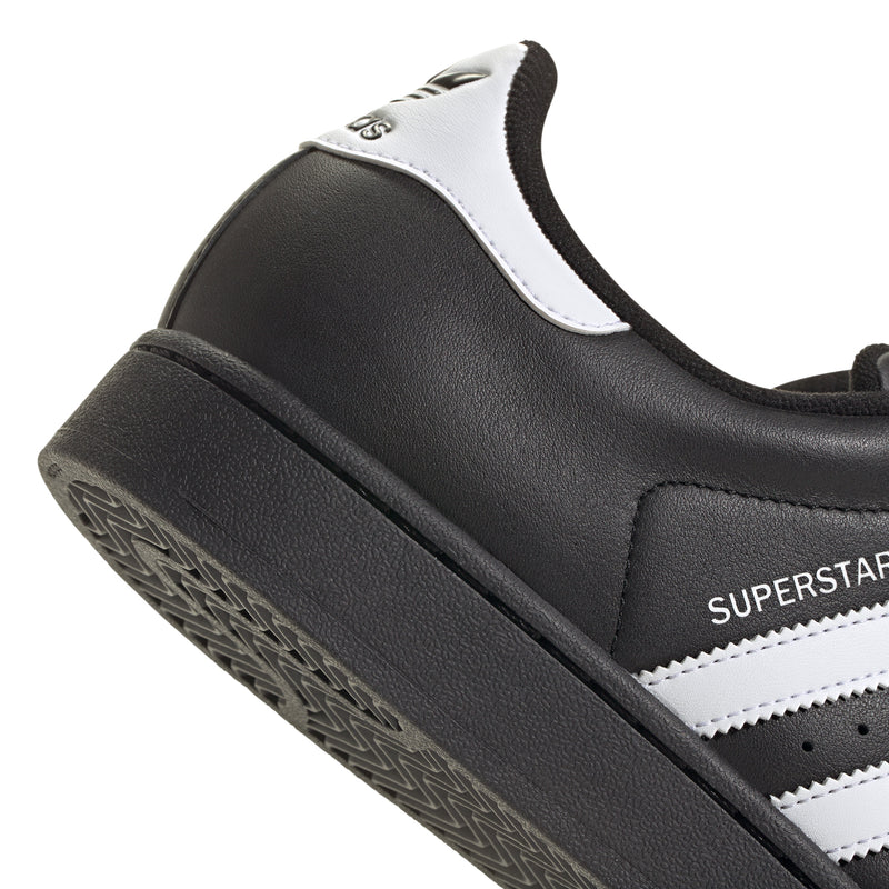 Black leather side with white stripe and 'SUPERSTAR' heel mark