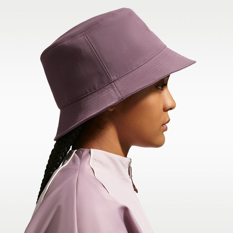 Mauve Nike bucket hat with curved crown and wide brim