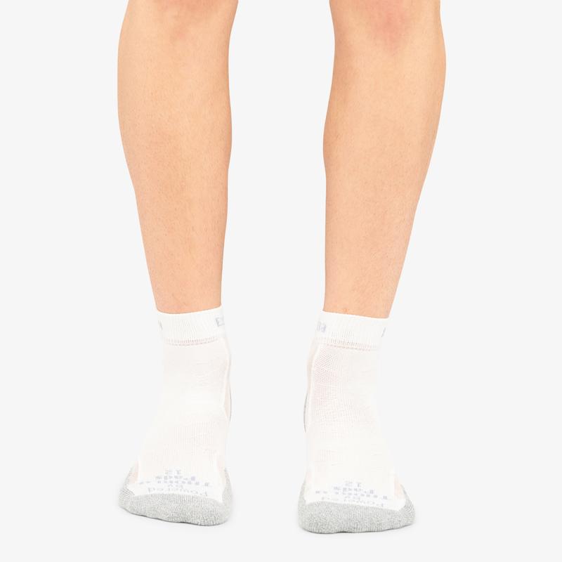 Thorlos Experia TECHFIT Light Cushion Ankle Sock (White)