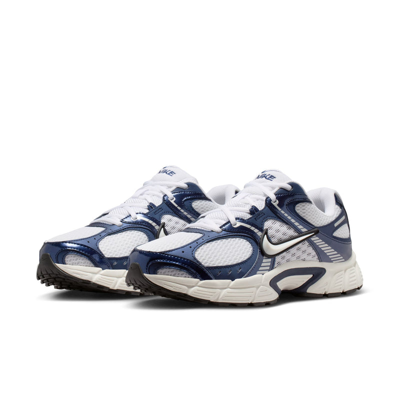 Pair of white and midnight navy running sneakers, side-by-side view with NIKE swooshes