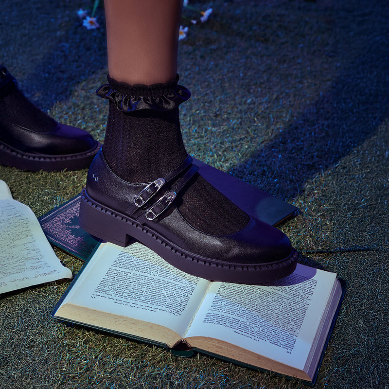 Vagar Safetyecom Black Mary Janes low heel - Model 3/4 View