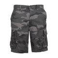 Men's camouflage cargo shorts with front zip and button, side cargo pockets