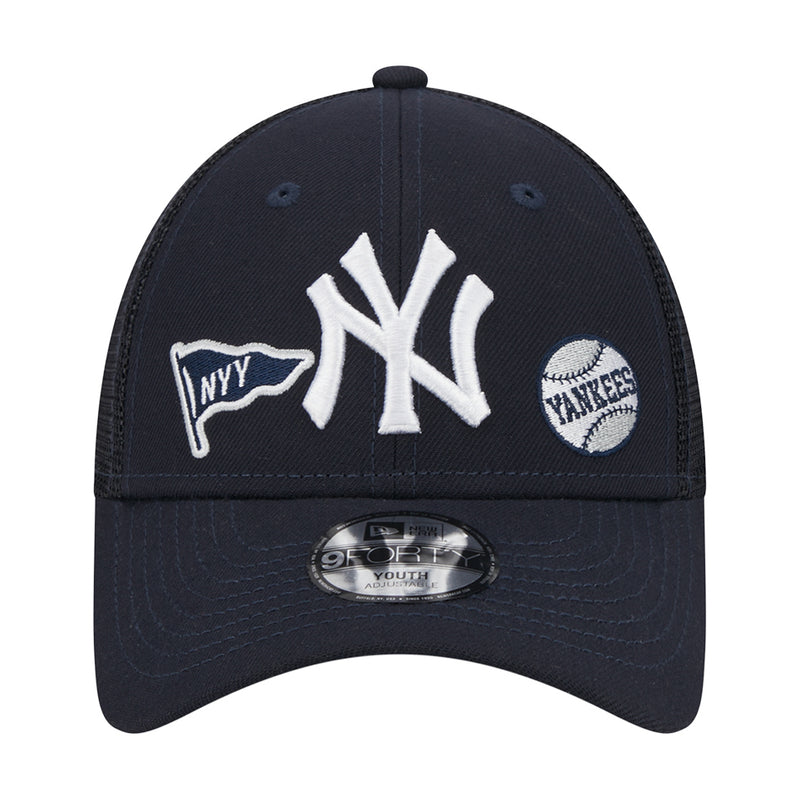 Kids navy NY Yankees trucker cap with front patches and New Era logo.